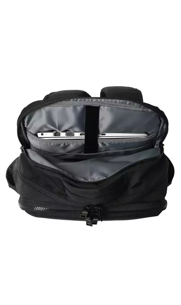 「仕事帰りにそのままイベント会場へ直行！うちわ・ペンライトも収納可能なポケット搭載　ビジネス仕様から推し活仕様へ変身する「推し活ビジネスリュック」が初登場！」の画像