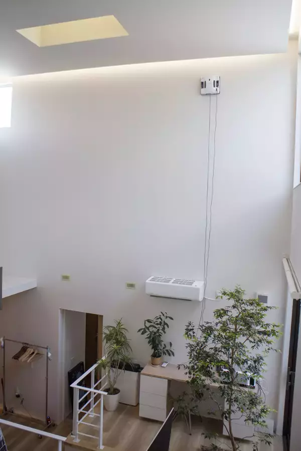 「年末大掃除、面倒な窓掃除はタイパ家電「HOBOT」におまかせ！ LIXILストア、楽天市場、Amazonにて年末・初売りセール開催」の画像