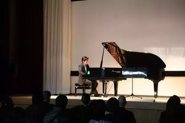 「国際的に活躍するピア二スト、戸室 玄さんによる世界の医療団 チャリティーコンサート2026　5月8日に開催」の画像