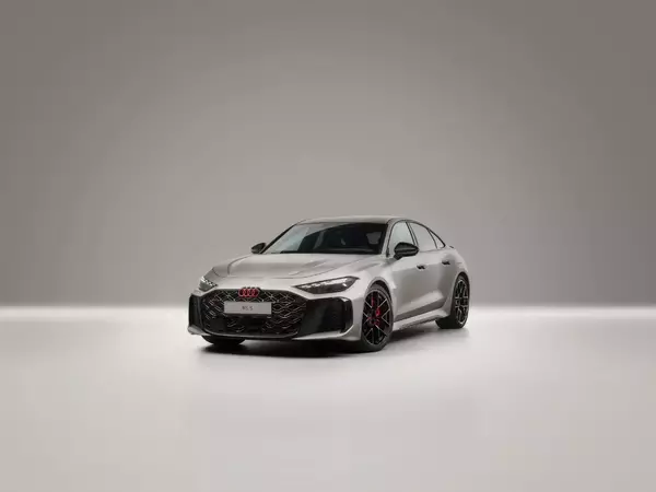「Audi RS 5、F1マイアミグランプリでホットラップカーとしてデビュー」の画像