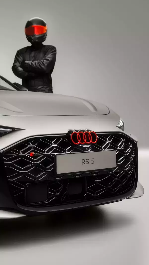 「Audi RS 5、F1マイアミグランプリでホットラップカーとしてデビュー」の画像