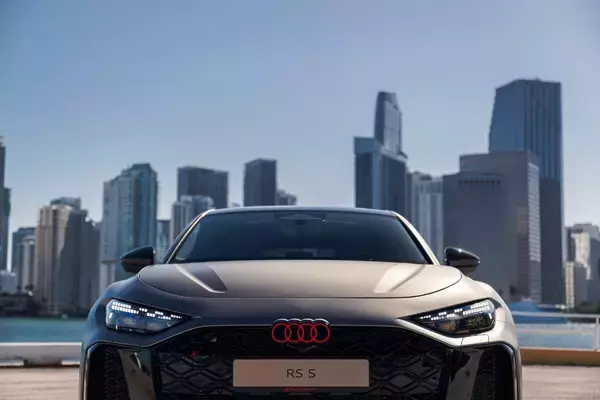 「Audi RS 5、F1マイアミグランプリでホットラップカーとしてデビュー」の画像