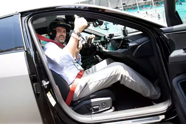 「Audi RS 5、F1マイアミグランプリでホットラップカーとしてデビュー」の画像