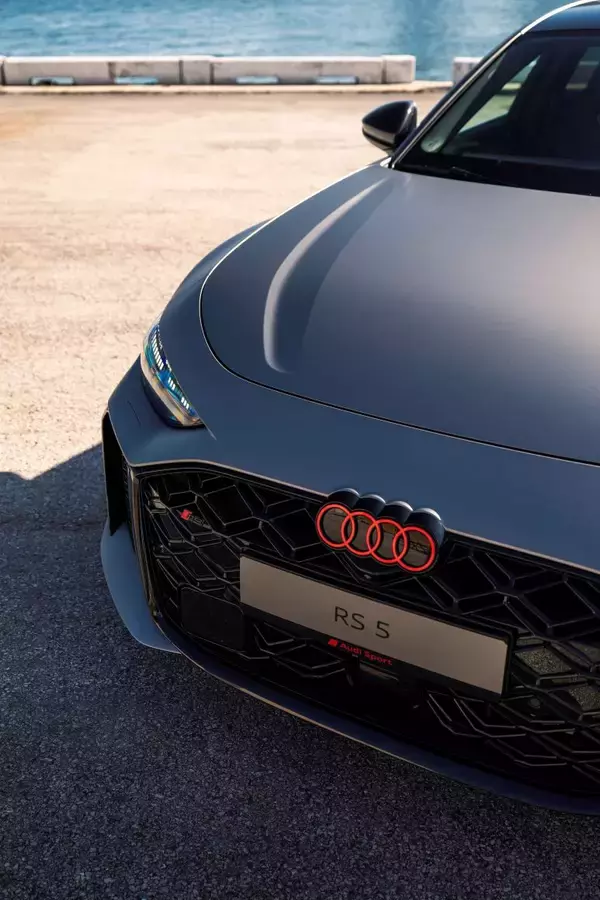 「Audi RS 5、F1マイアミグランプリでホットラップカーとしてデビュー」の画像