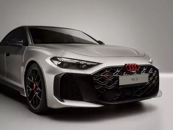 「Audi RS 5、F1マイアミグランプリでホットラップカーとしてデビュー」の画像