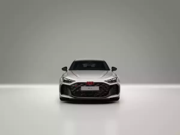 「Audi RS 5、F1マイアミグランプリでホットラップカーとしてデビュー」の画像
