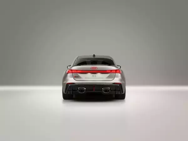 「Audi RS 5、F1マイアミグランプリでホットラップカーとしてデビュー」の画像