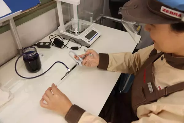 「ゼブラの技術と経験を結集し、日本の最高を追求する国産ボールペンブランド「THE ZEBRA」誕生第一弾モデル「HAMON」を3月4日に発売」の画像