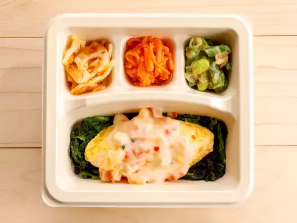 「ふんわり卵と彩り野菜で、心ほぐれる朝のひととき「やさしいクリーミーソースオムレツ」を2月6日（金）に新発売」の画像