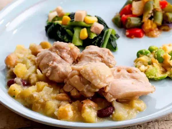 「ふんわり卵と彩り野菜で、心ほぐれる朝のひととき「やさしいクリーミーソースオムレツ」を2月6日（金）に新発売」の画像