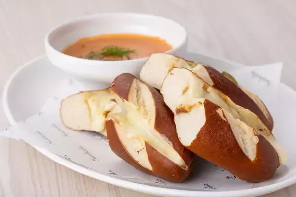 「店舗限定メニューにくわえノベルティ付きコースも「サラベス BASEGATE横浜関内店」3月19日（木）グランドオープン」の画像