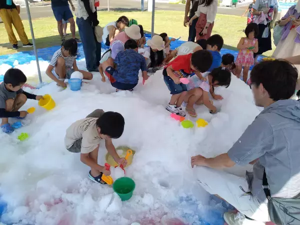 「“日本一暑いまち”伊勢崎に雪が降る！？親子で楽しめる真夏の雪あそび体験イベントを一日限定で開催」の画像