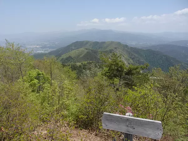 「人気の霧訪山で地元ガイドと春を探す360°パノラマの低山登山」ツアーを催行します。先着順にて絶賛販売中です！
