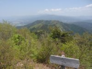 「人気の霧訪山で地元ガイドと春を探す360°パノラマの低山登山」ツアーを催行します。先着順にて絶賛販売中です！