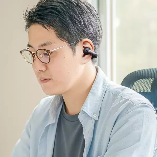 「e angleより、耳をふさがない「オープンイヤーワイヤレスイヤホン」が新登場」の画像