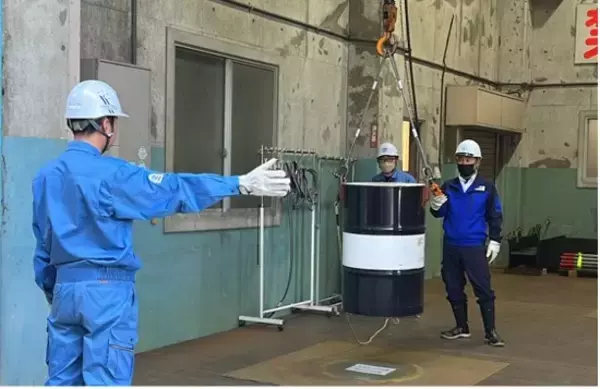 【取材受付中】新入社員が多能工を目指し、下関トレーニングセンターにてクレーンのフックに掛け外しする「玉掛け」の資格取得に挑戦