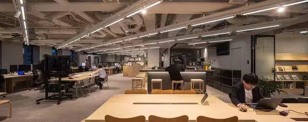 「九州オフィスが移転・本格稼働。社内外の交流を活性化させるコンパクトオフィスの新たな形を試行」の画像