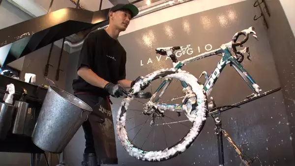 「【LIFE】佐々木蔵之介がナビゲートする大阪豊中の自転車洗車職人自転車の寿命を延ばす㊙テクとは？」の画像