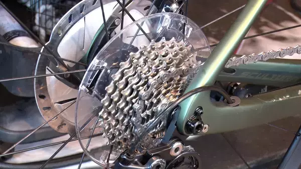 「【LIFE】佐々木蔵之介がナビゲートする大阪豊中の自転車洗車職人自転車の寿命を延ばす㊙テクとは？」の画像