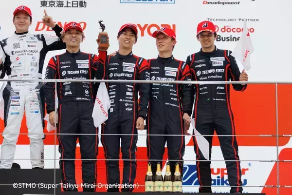 「Audi R8 LMS GT4、スーパー耐久第2戦 鈴鹿で表彰台を獲得」の画像