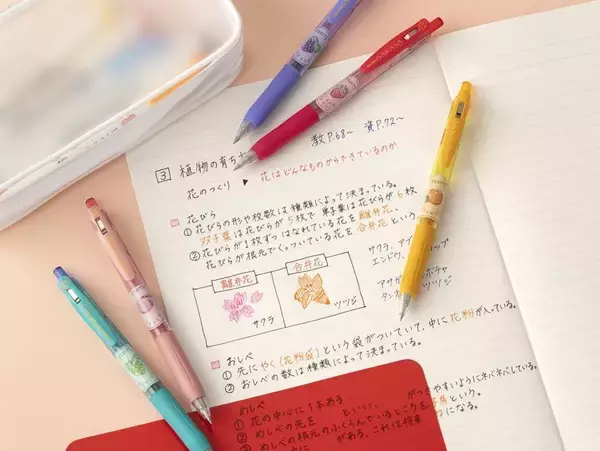 「シンプルでかわいいデザインと、フルーティーな香りがするインクで勉強もはかどっちゃう！人気の「サラサクリップ」に香りつきが限定で登場！『サラサクリップ 香りつきフルーツ』　3月6日　数量限定発売」の画像