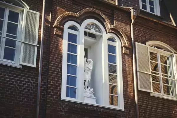 「【ホテルインディゴ長崎グラバーストリート】100年以上もの時を見守り続ける「大天使ミカエル像」に想いを馳せるコンセプトルーム「Maison de Michel」を販売開始」の画像