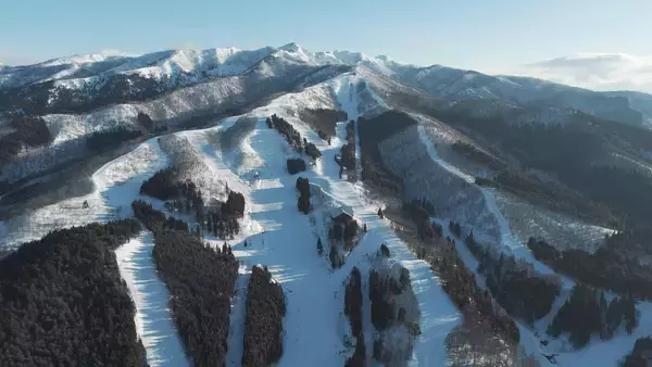 「ウイングヒルズ白鳥リゾート（岐阜県スキー場）ゴンドラ運行！全面滑走可能！！」の画像