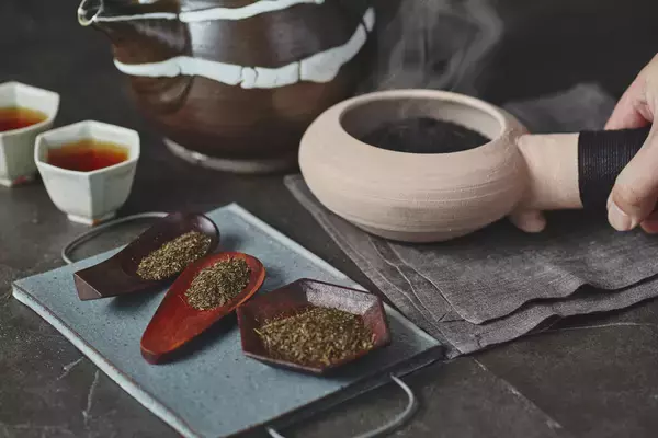 「琵琶湖マリオットホテル　豊臣ゆかりの滋賀に、お茶と歴史が重なるアフタヌーンティー「Afternoon Tea of Historical Flavors」を発売」の画像