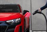 「アウディ、Audi Q4 e-tron新規オーナーに、急速充電器ネットワーク「プレミアム チャージング アライアンス」の利用を3年間無料提供」の画像1