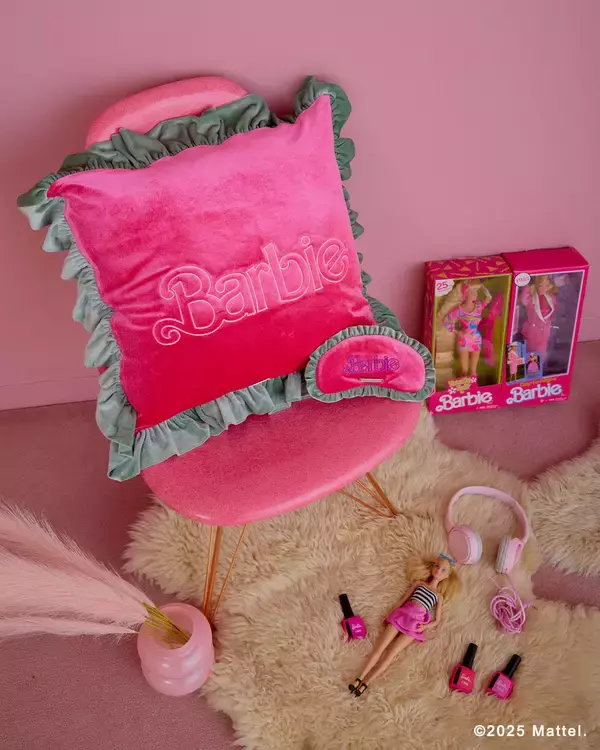 「第一弾に引き続き、ファッションブランドELLEgirl(エル ガール)が世界で人気のファッションドール“Barbie”とのコラボレーション第二弾発売中！」の画像