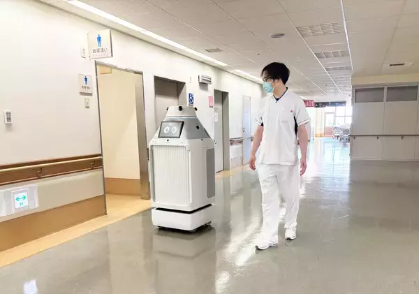 神戸大学医学部附属病院にて、西日本初となる屋内配送ロボット「FORRO（フォーロ）」の運用を開始
