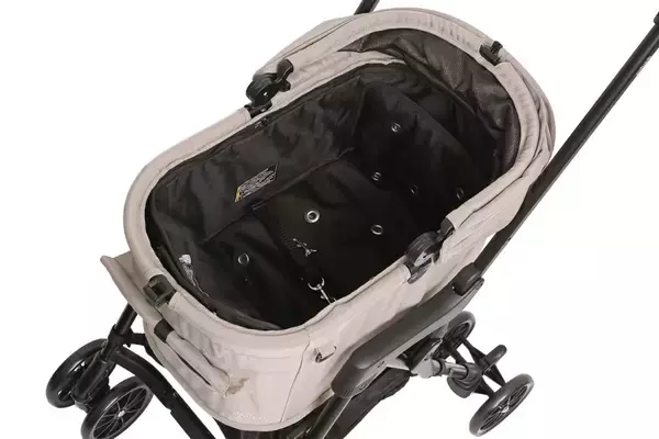 「夏のペットカート移動を快適にする送風機付きマット『コムペット ファンマット』2026年4月上旬 新発売」の画像