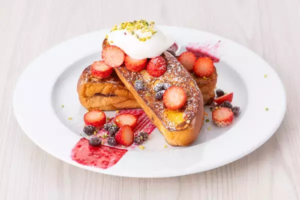 ニューヨークレストラン「サラベス」期間限定スペシャルメニュー「小倉フレンチトースト」／「フィリーチーズステーキ」