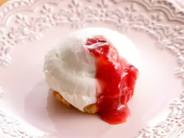 「シリーズ初の「和スイーツ」誕生！温めて完成する「あんバターカステラ」を4月10日（金）より販売開始」の画像