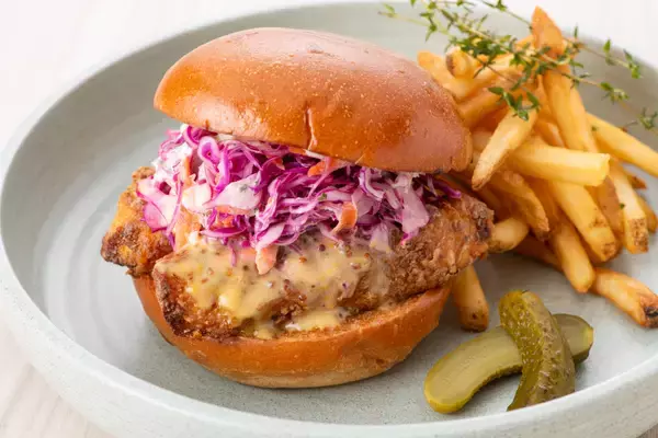 「ニューヨークレストラン「サラベス 表参道店」12月15日グランドオープン！注目の店舗限定メニューにくわえ、コースご注文でもらえるオープン記念オリジナルエコバッグがお目見え」の画像