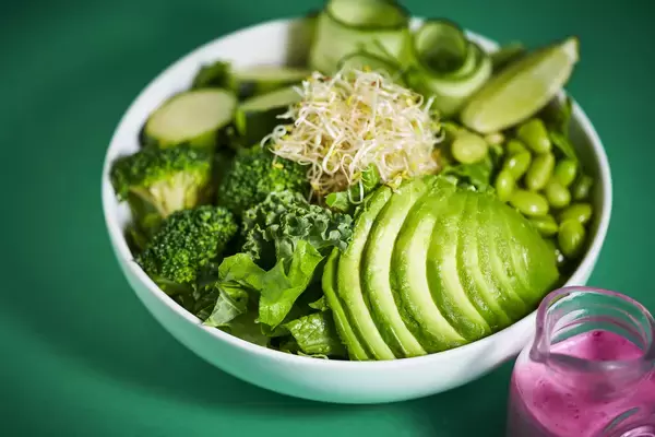 「【東京ミッドタウン日比谷】”花と魔法の祭典”「HIBIYA BLOSSOM 2026」映画『ウィキッド 永遠の約束』の世界が広がるコラボメニュー＆衣装展が決定」の画像