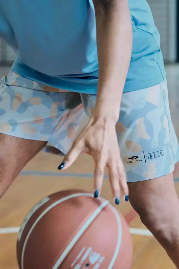 「ストリートバスケの感性と高機能が融合！「TIGORA×AKTR」2026春夏コレクション3月6日より順次発売」の画像