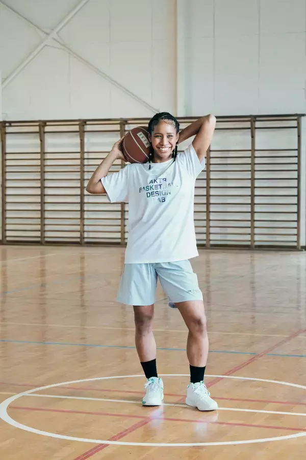 「ストリートバスケの感性と高機能が融合！「TIGORA×AKTR」2026春夏コレクション3月6日より順次発売」の画像