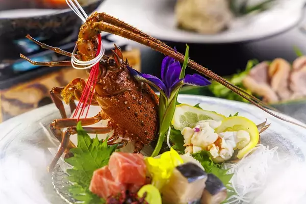 「【箱根小涌園 天悠】天悠が贈る “贅を尽くした”食事 ～プレミアムビュッフェと 海・山・川の恵み和会席～」の画像