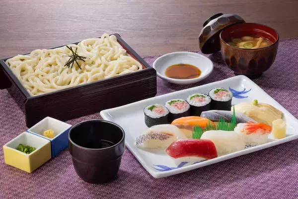 「「北海道そば・うどん」が無料で“２倍”に！４月１８日（土）より『土曜日限定ランチ』がリニューアル～「とり重・北海道そば」「あじさい・うどん」が新たにラインアップ～」の画像