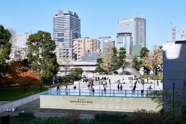 「【東京ミッドタウン】幻想的な雪の世界へ誘う しゃぼん玉イルミネーションが登場！「MIDTOWN CHRISTMAS 2024」　クリスマスムードを高めるツリーやマルシェも復活！」の画像