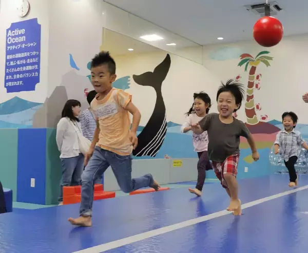 「2024年4月下旬より「つながる」をコンセプトに親子のあそび場「キドキド」20周年企画が始動」の画像