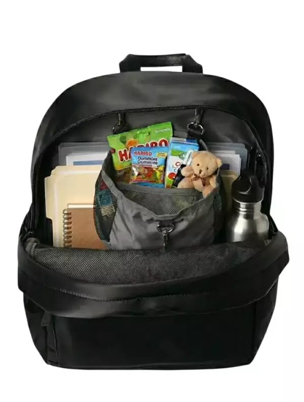 「浮かせるハンモックポケットで鞄の中のサンドイッチをつぶさない　さまざまなビジネスシーンでマルチに活躍するリュックを企画」の画像