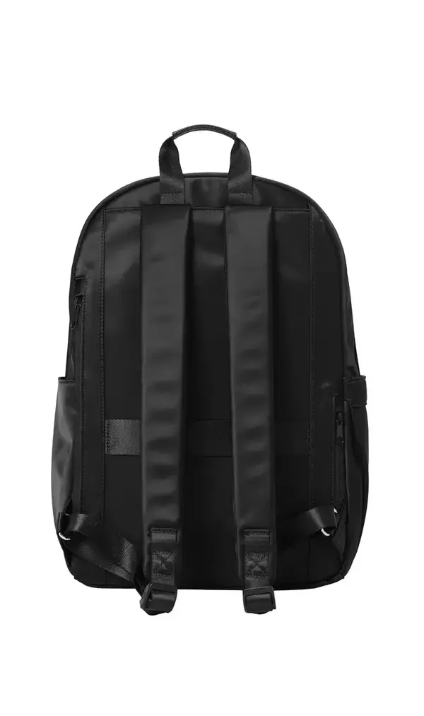 「浮かせるハンモックポケットで鞄の中のサンドイッチをつぶさない　さまざまなビジネスシーンでマルチに活躍するリュックを企画」の画像