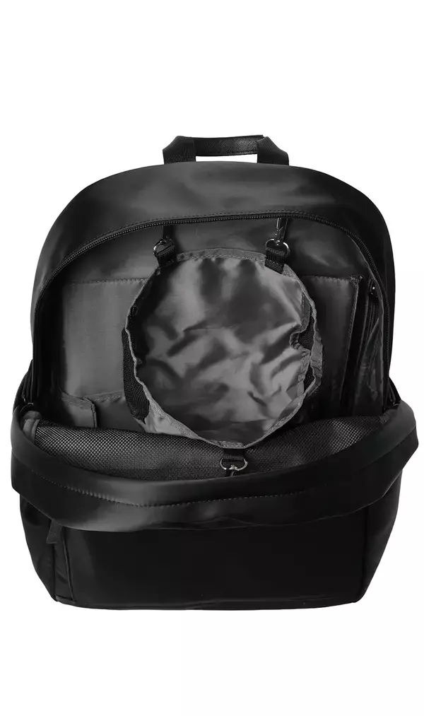 「浮かせるハンモックポケットで鞄の中のサンドイッチをつぶさない　さまざまなビジネスシーンでマルチに活躍するリュックを企画」の画像