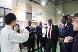 「【東京都立産業技術高等専門学校】ハオラテ ボツワナ共和国副大統領兼財務大臣が 東京都立産業技術高等専門学校を視察訪問　日本の技術者育成の現場として、総合工場等を視察」の画像3