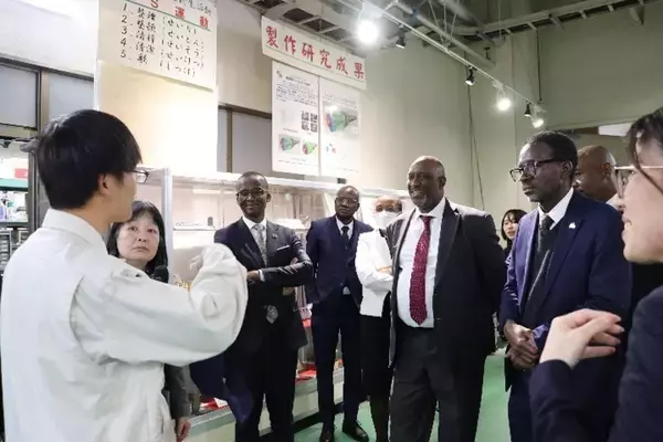 「【東京都立産業技術高等専門学校】ハオラテ ボツワナ共和国副大統領兼財務大臣が 東京都立産業技術高等専門学校を視察訪問　日本の技術者育成の現場として、総合工場等を視察」の画像