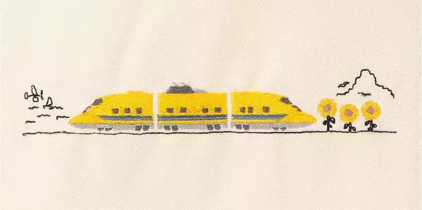 「東海道新幹線の歴代車両とドクターイエローを刺繍でデザインしたトートバッグ＆サコッシュを新発売」の画像