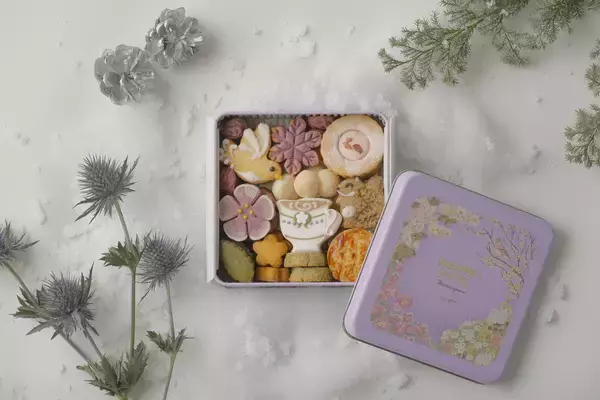 「【万平ホテル】時代を超えて愛される“花柄メニュー”が彩る、クッキー缶の第2弾「万平ホテルフラワークッキー缶・冬」期間限定発売」の画像