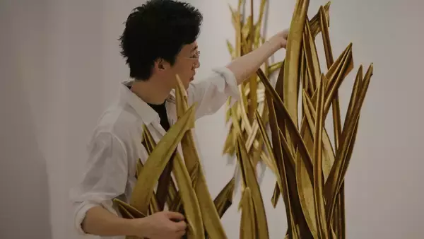 「【京都 蔦屋書店】アートとファッションの領域を超え活躍する岡﨑龍之祐による個展「Curves in Becoming」を4月26日（日）より開催。布の彫刻が生む曲線の新作群を発表。」の画像